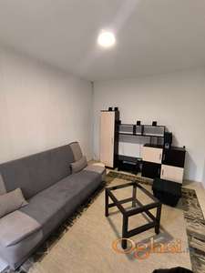 Izdaje se namešten dvorišni stan na pet minuta od Centra